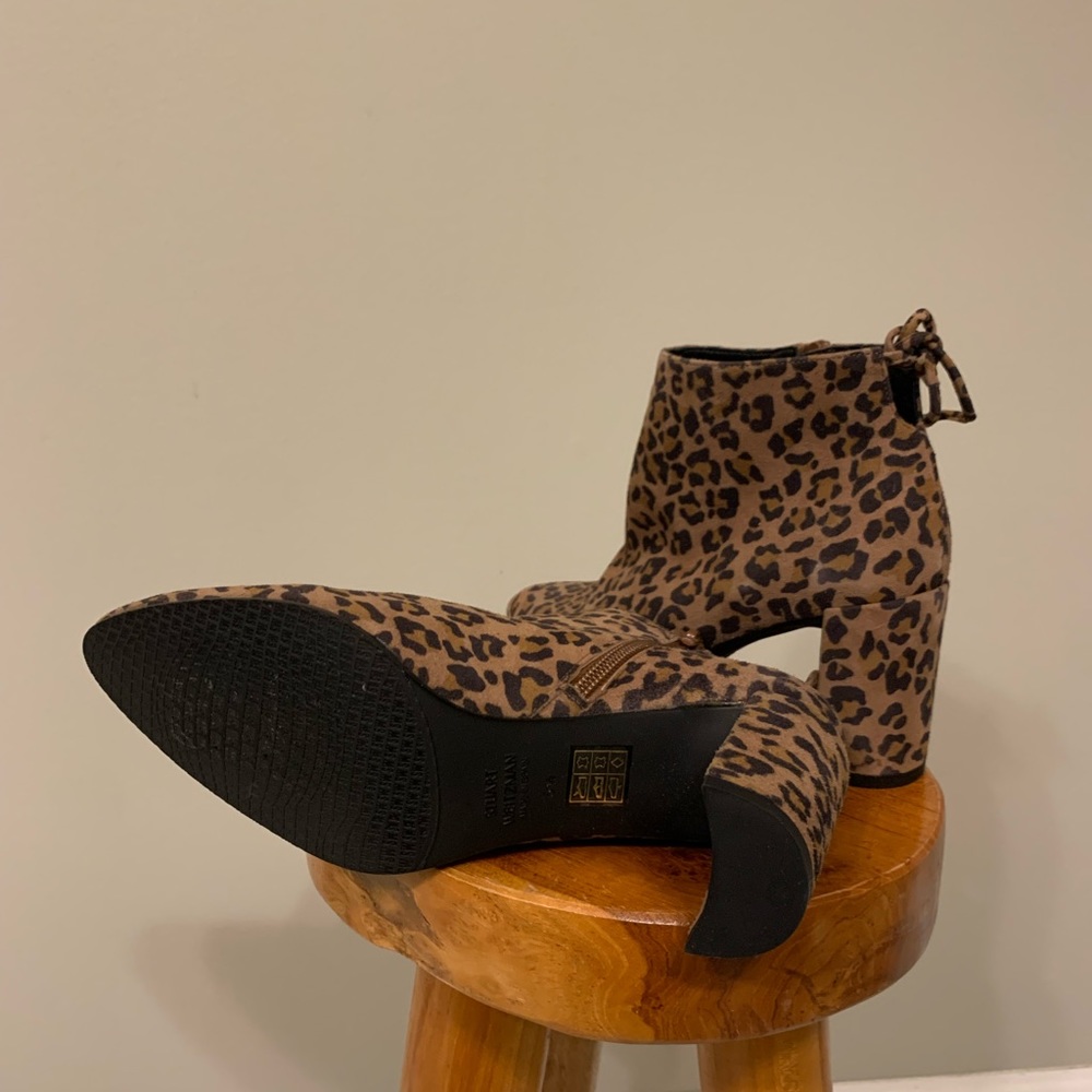 Stuart Weitzman Leopard Print Booties New Without… - image 3